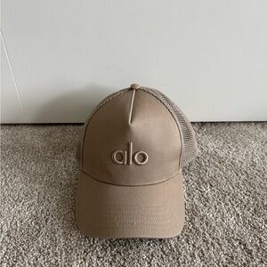 ALO Yoga Tan Mesh Trucker Hat